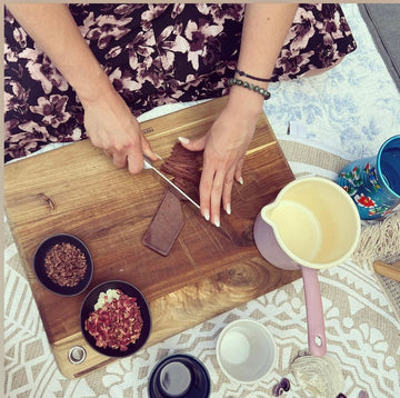 Hands cutting a bar of cacao